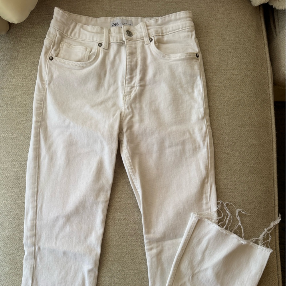 ZARA White High-Rise Capri Jeans